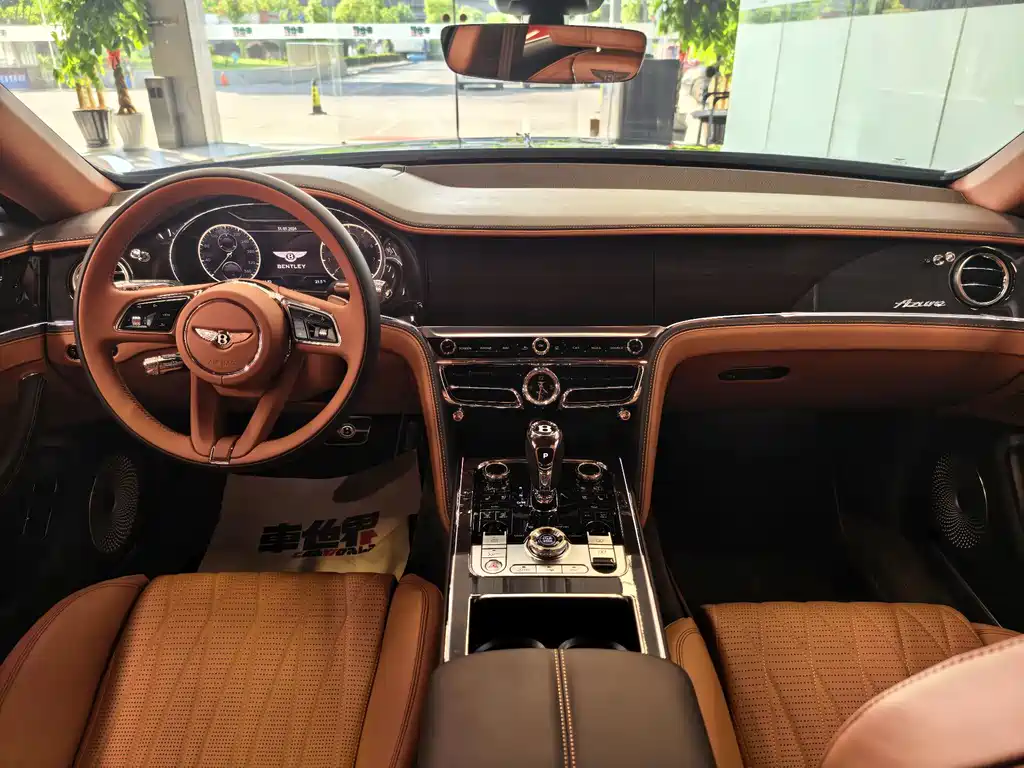 Bentley Flying Spur 2023 — фото 3