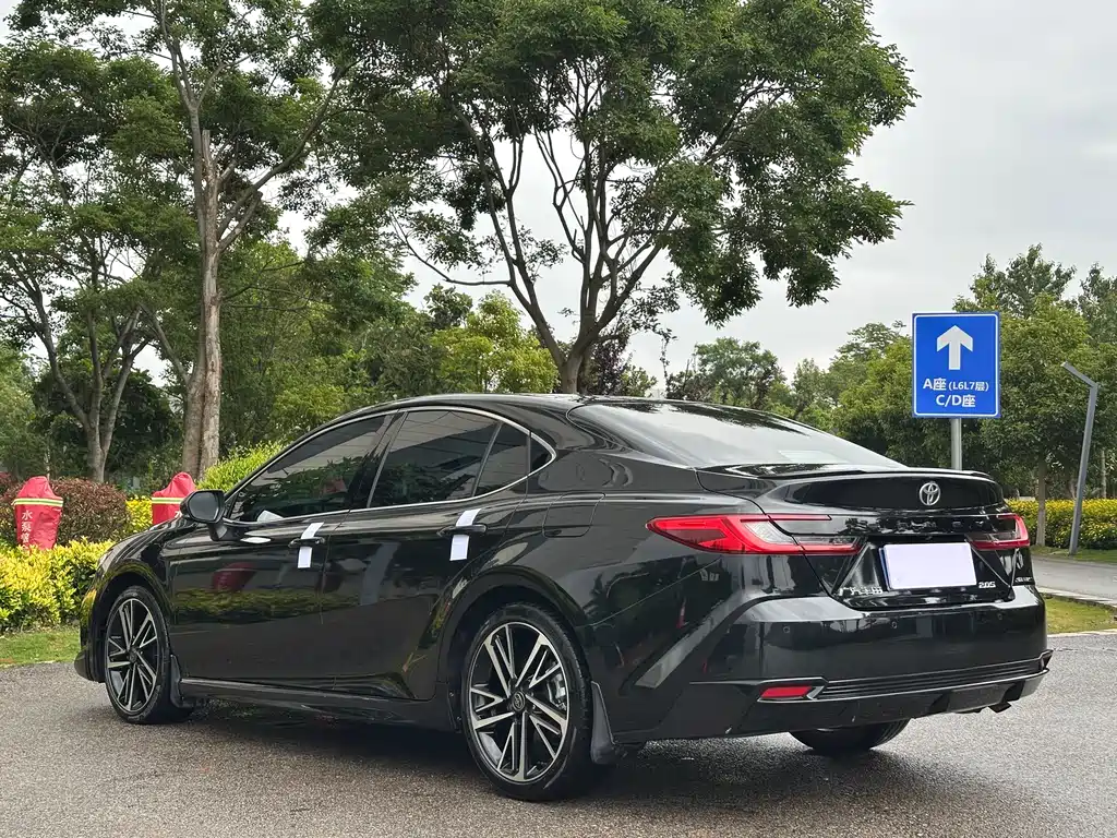 Toyota Camry 2024 — фото 12