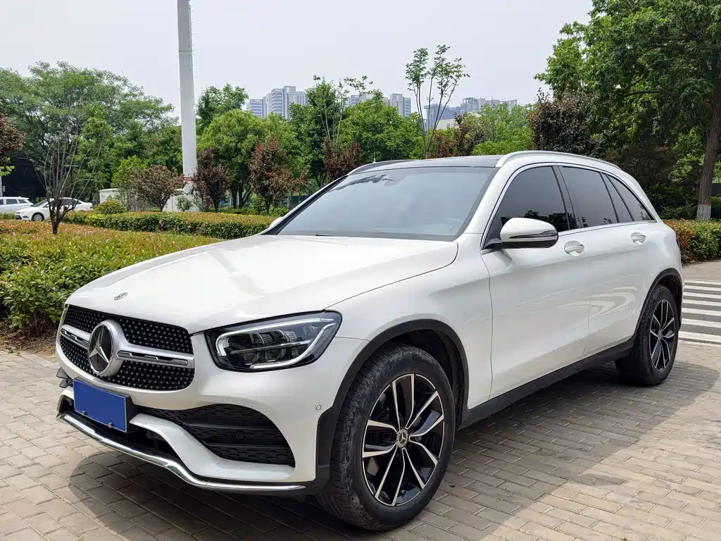Mercedes-Benz GLC 2022 — фото 1
