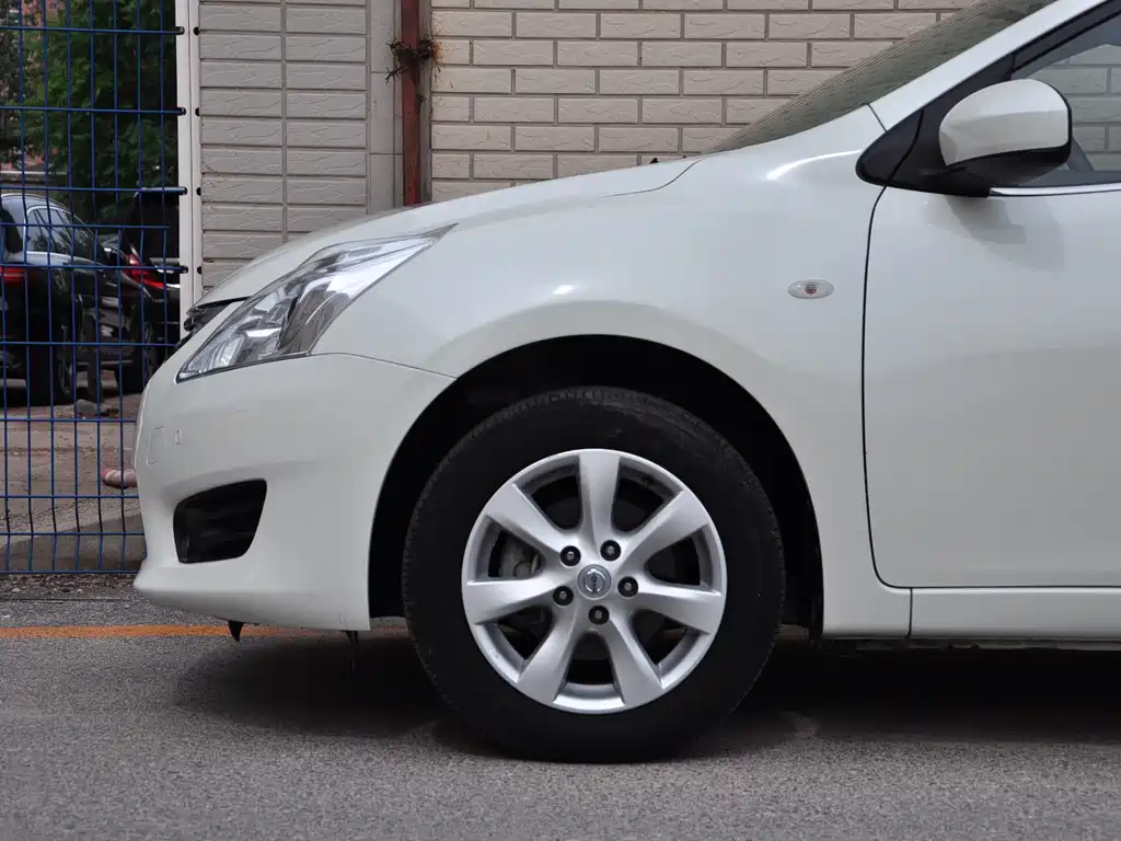 Nissan Tiida 2016 — фото 4