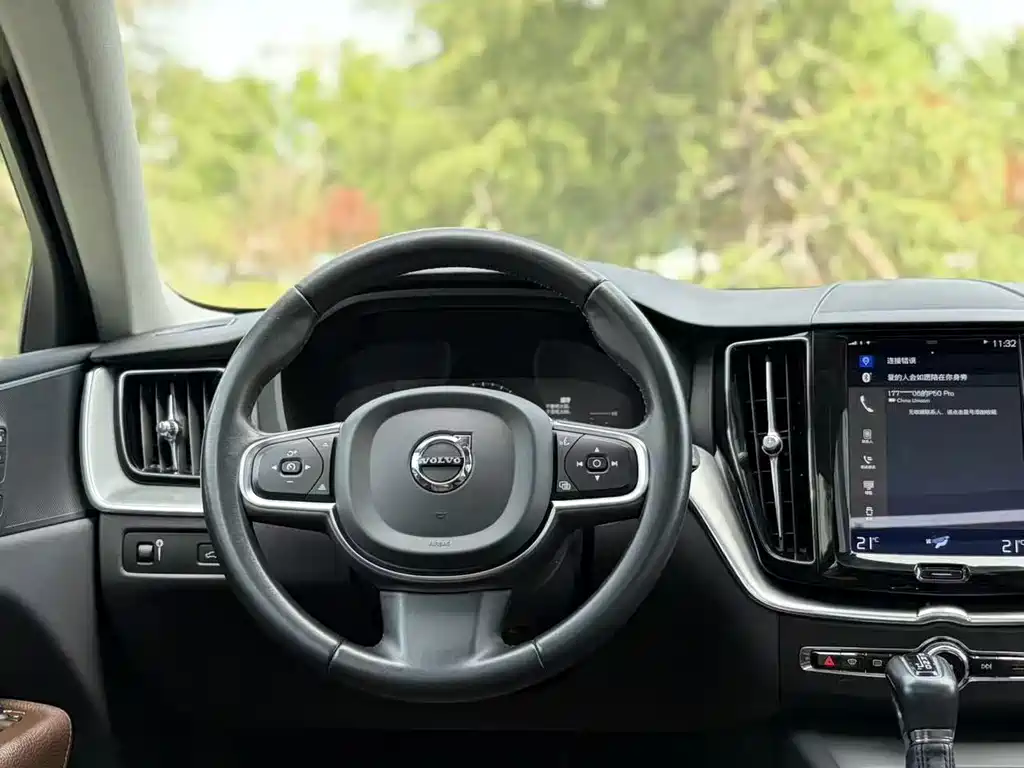 Volvo XC60 2020 — фото 24