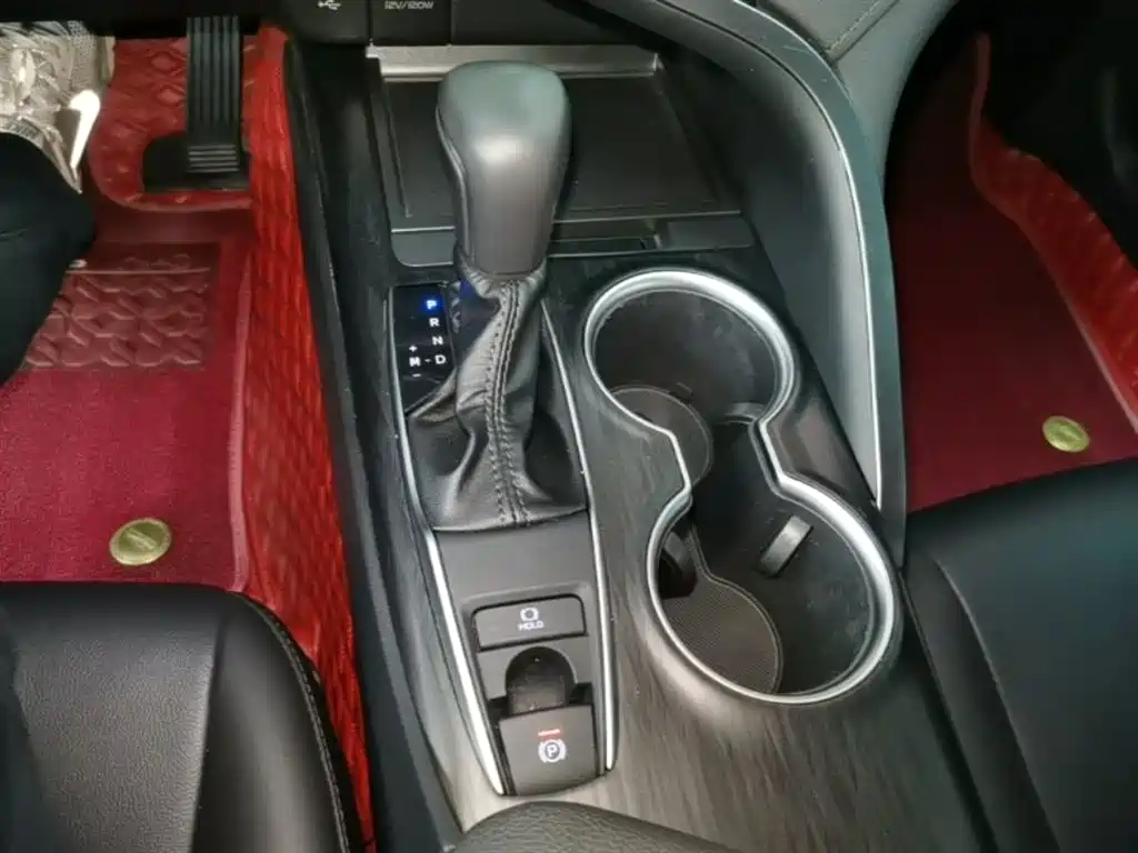 Toyota Camry 2022 — фото 14
