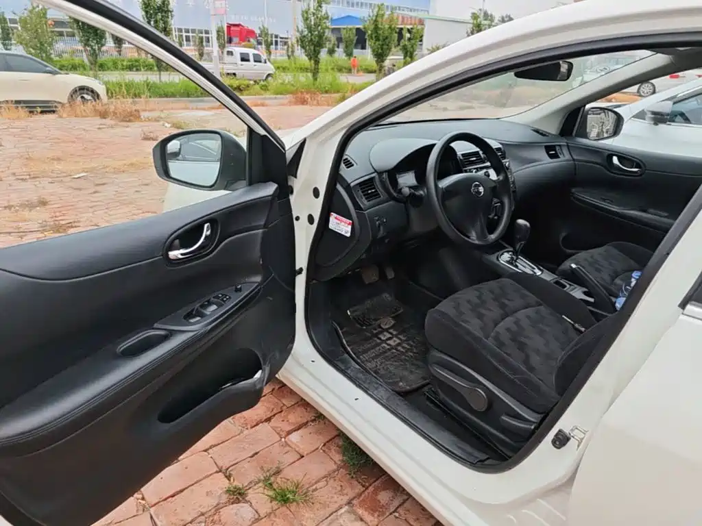 Nissan Tiida 2015 — фото 16