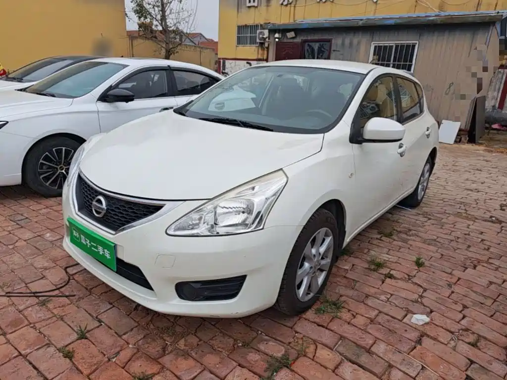 Nissan Tiida 2015 — фото 1
