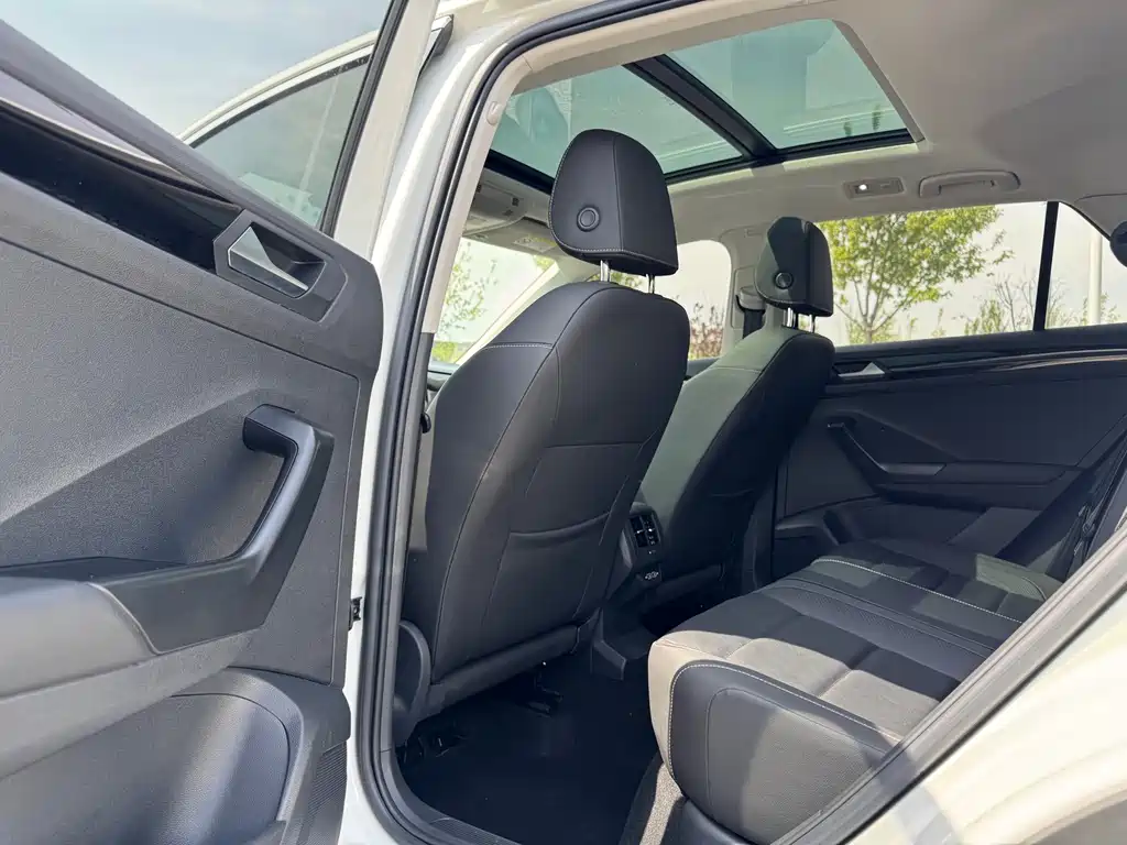 Volkswagen T-Roc 2022 — фото 12
