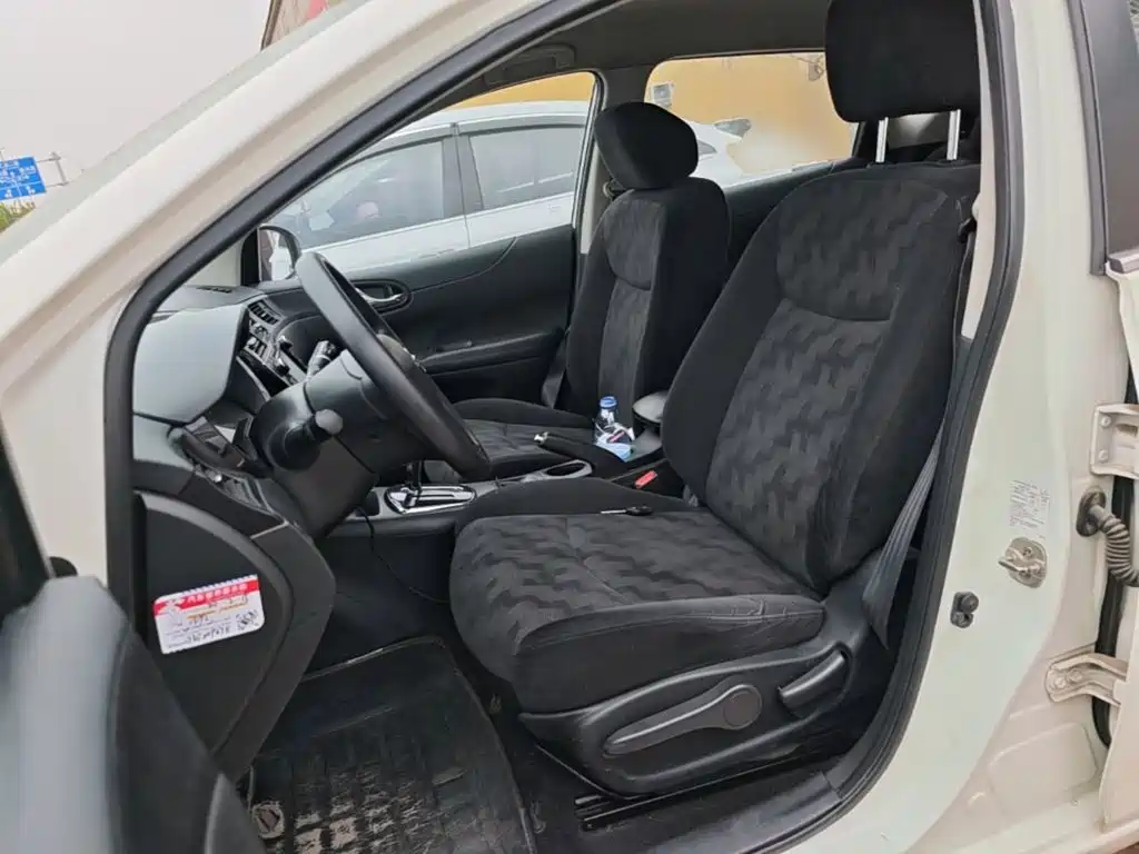 Nissan Tiida 2015 — фото 15