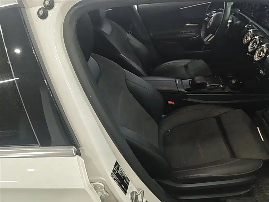 Mercedes-Benz A-Class 2023 — фото 25