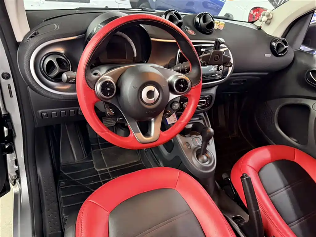 smart Fortwo 2018 — фото 11