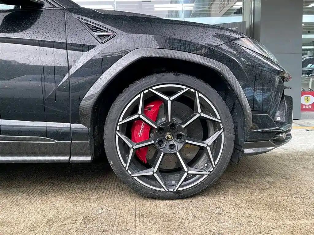 Lamborghini Urus 2019 — фото 8