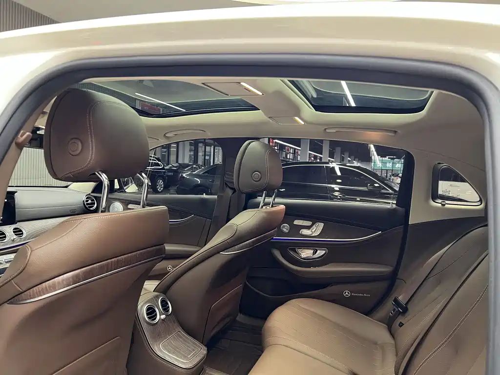 Mercedes-Benz E-Class 2021 — фото 15