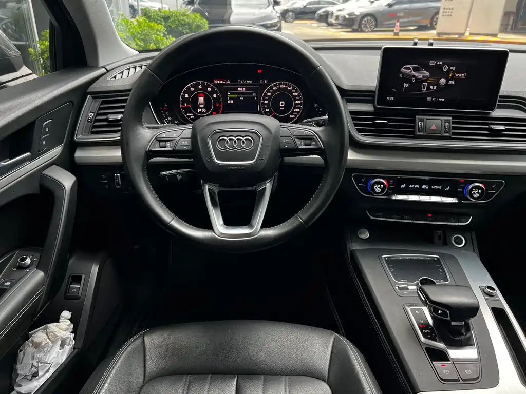 Audi Q5L 2021 — фото 11