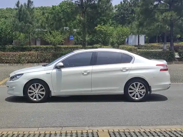 Peugeot 408 2016