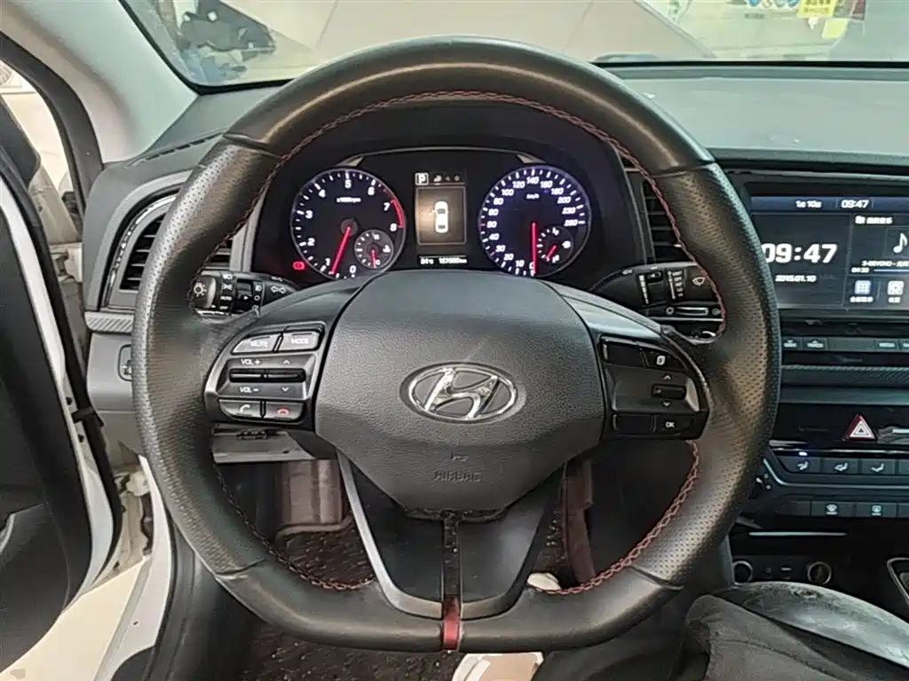 Hyundai Elantra 2016 — фото 11