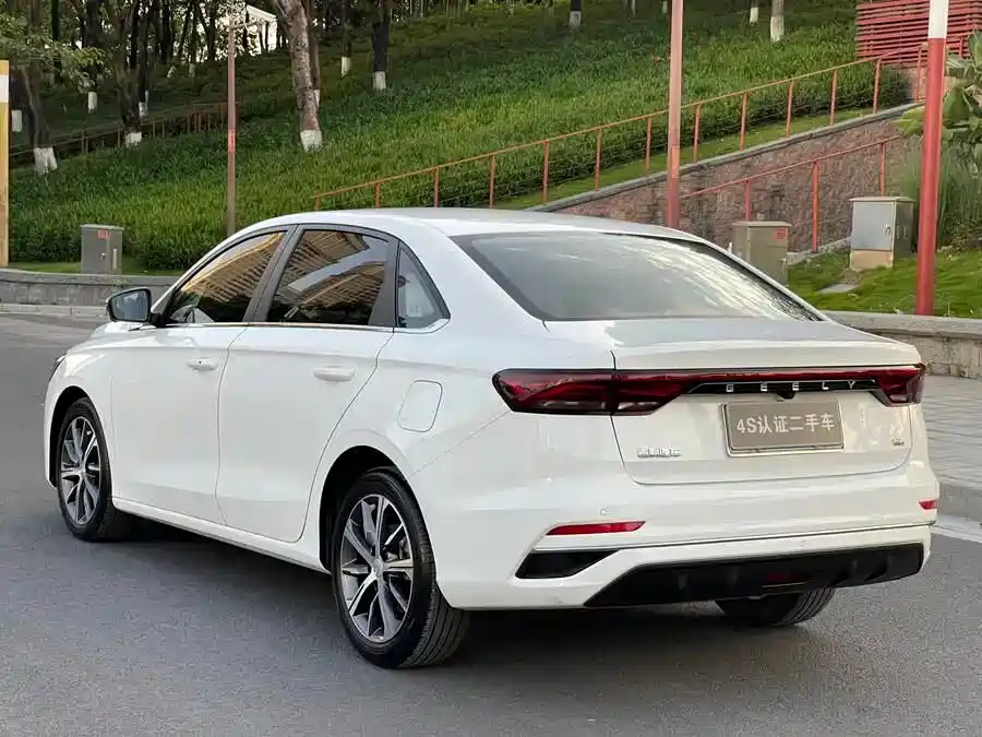 Geely Emgrand 2022 — фото 9