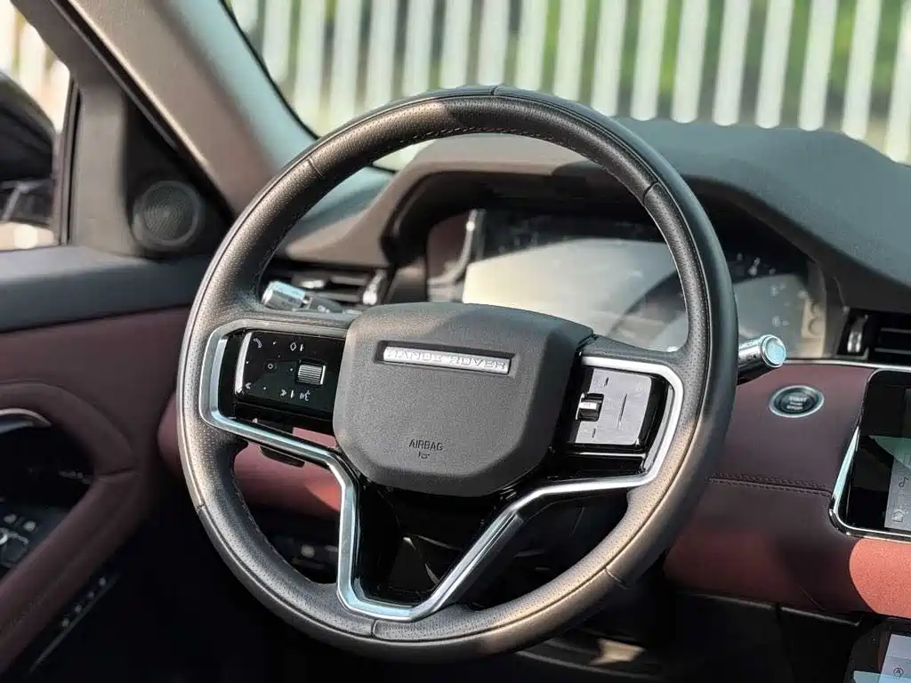 Land Rover Evoque 2023 — фото 13