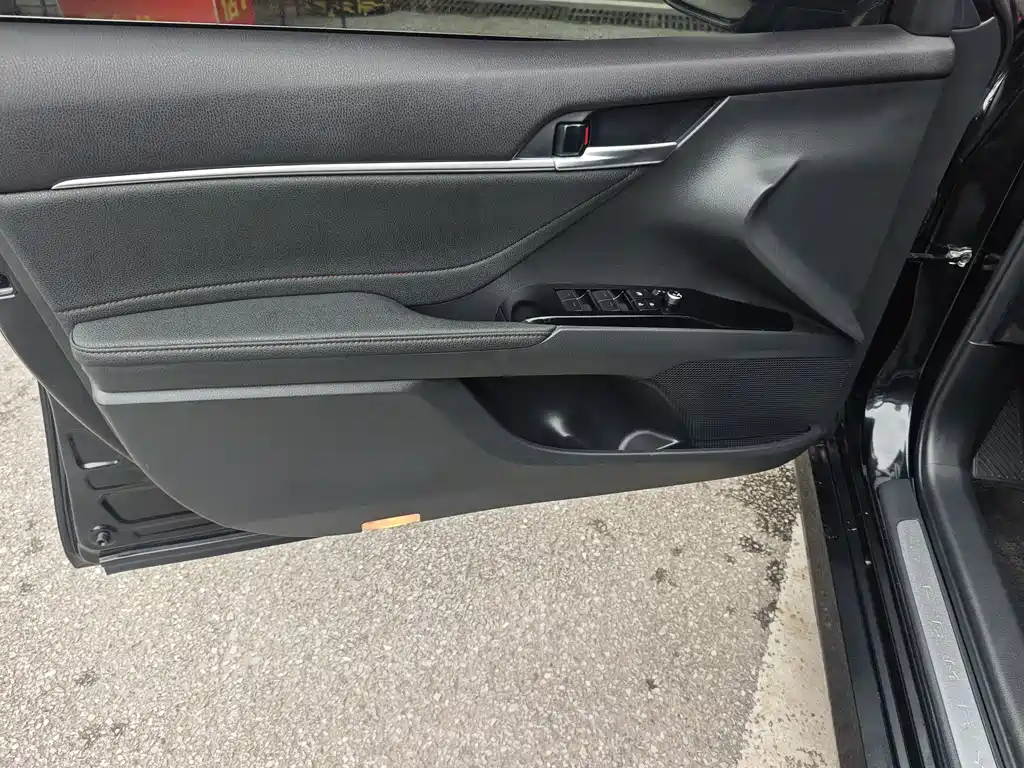 Toyota Camry 2021 — фото 19