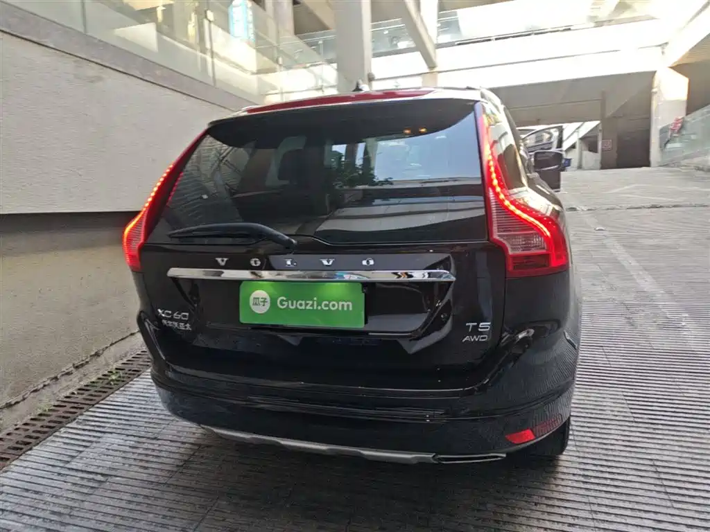 Volvo XC60 2018 — фото 6