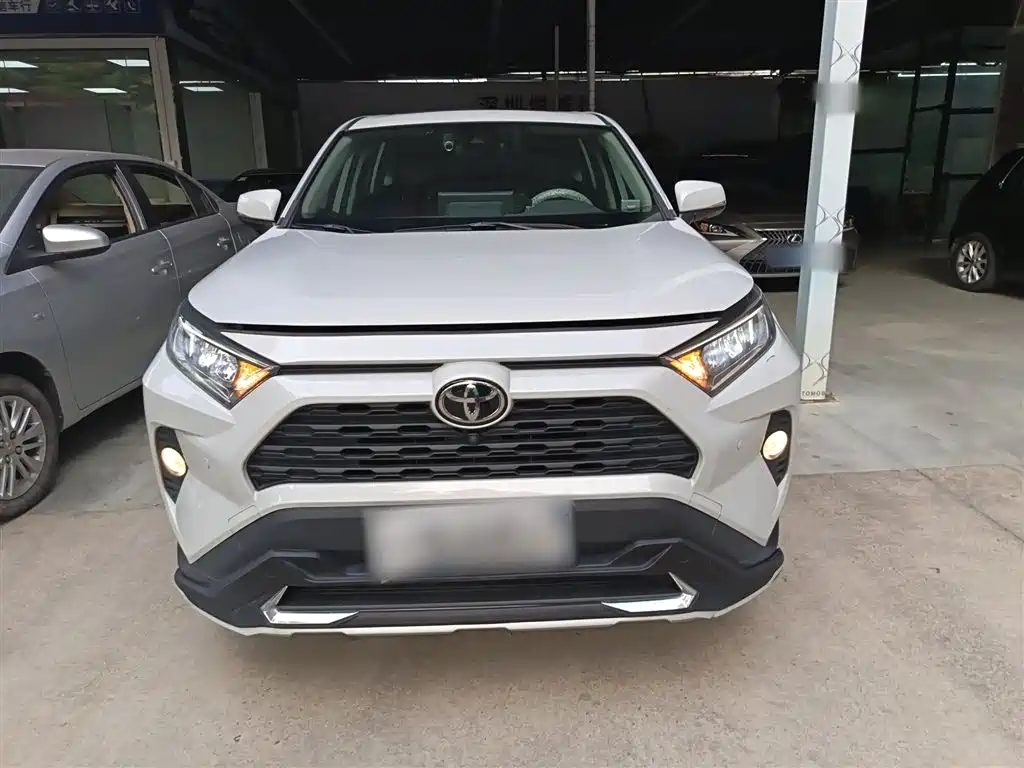 Toyota RAV4 2020 — фото 3