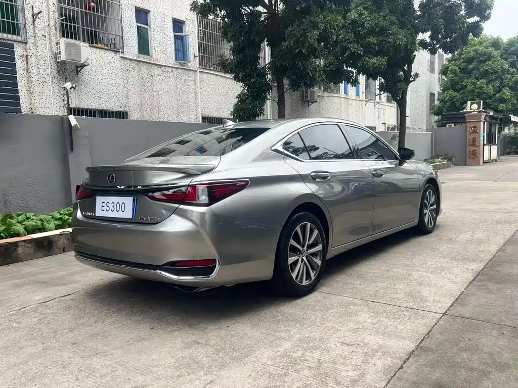 Lexus ES 2020 — фото 7
