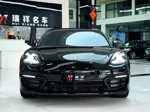 Porsche Panamera 2021