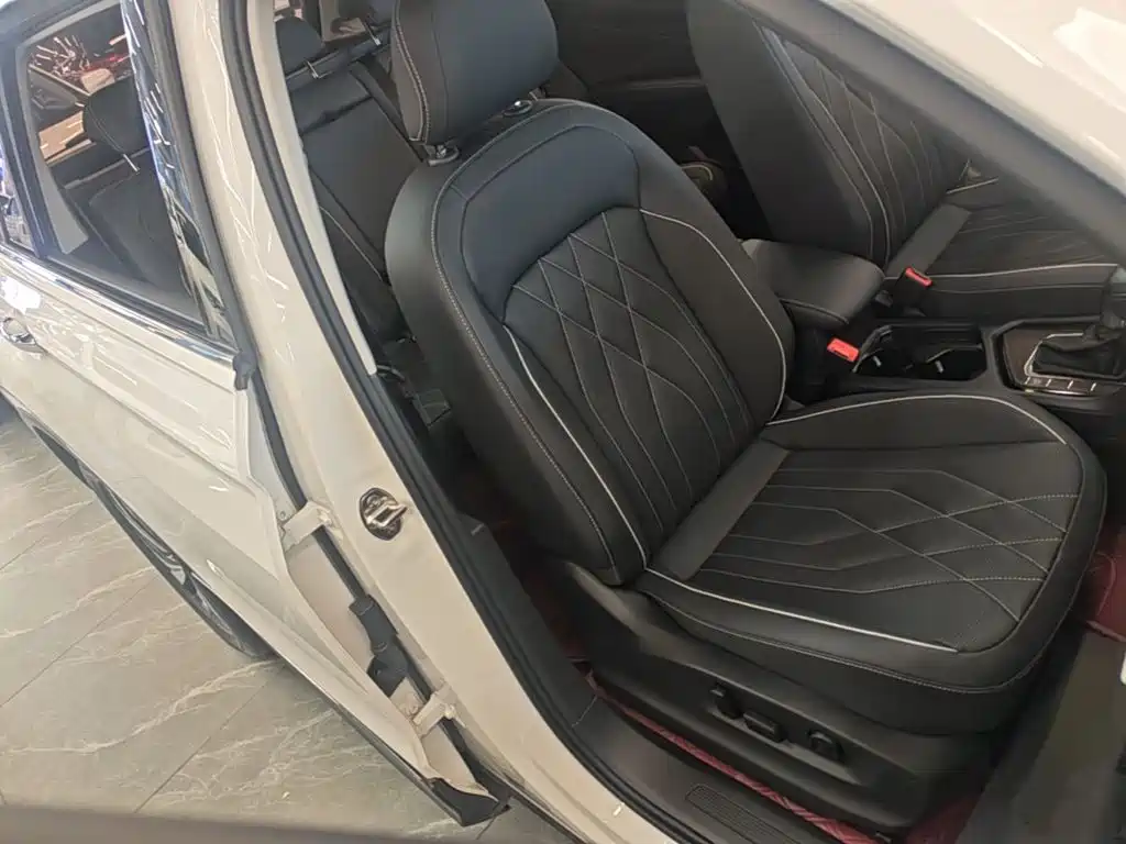 Volkswagen Tiguan L 2023 — фото 25