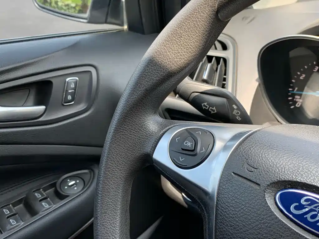 Ford Kuga 2014 — фото 23