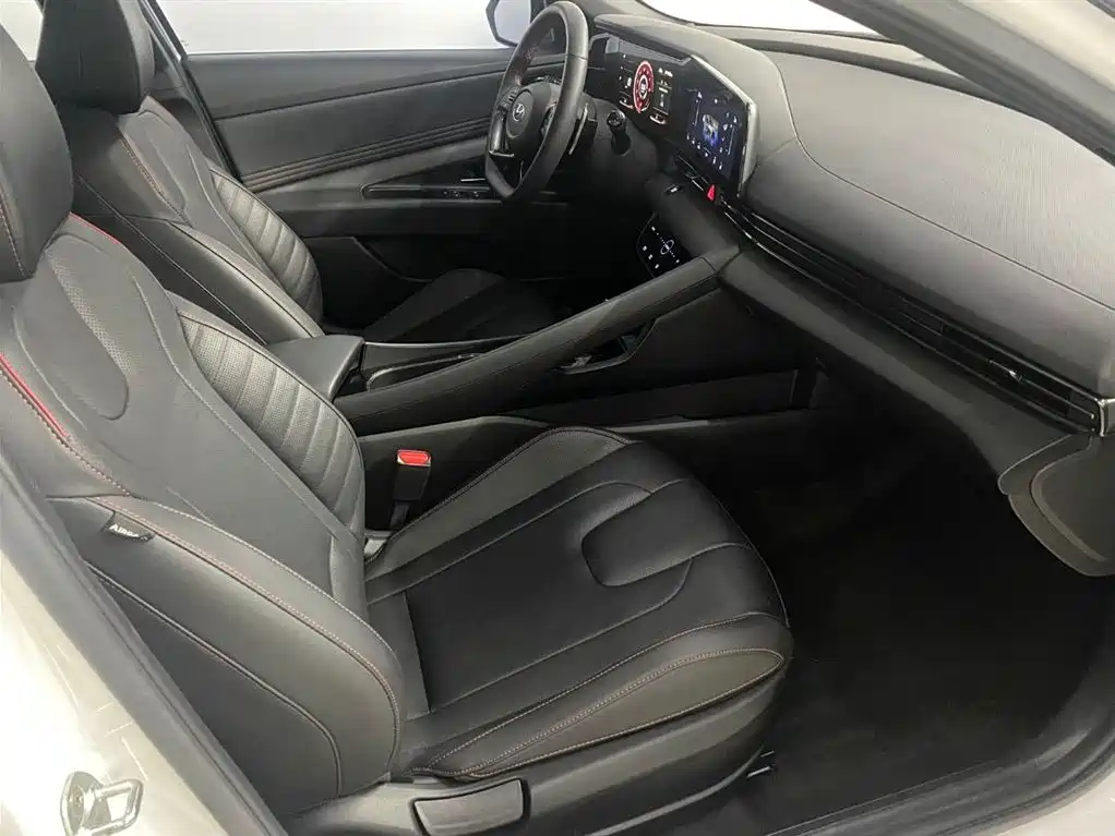Hyundai Elantra 2022 — фото 13