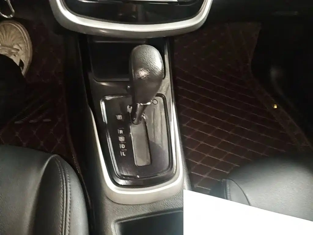 Nissan Tiida 2018 — фото 14
