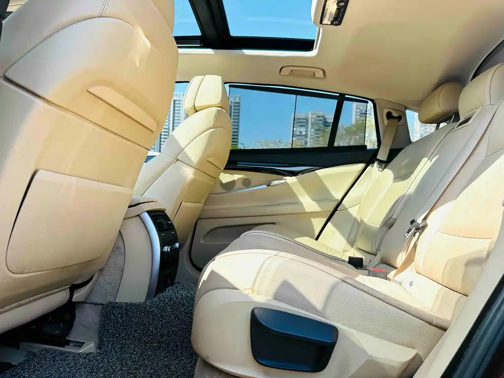 BMW 5 Series GT 2013 — фото 11