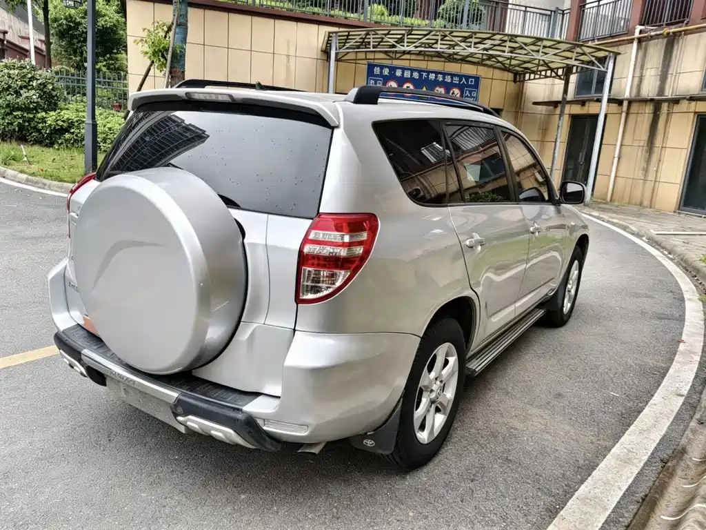 Toyota RAV4 2013 — фото 6