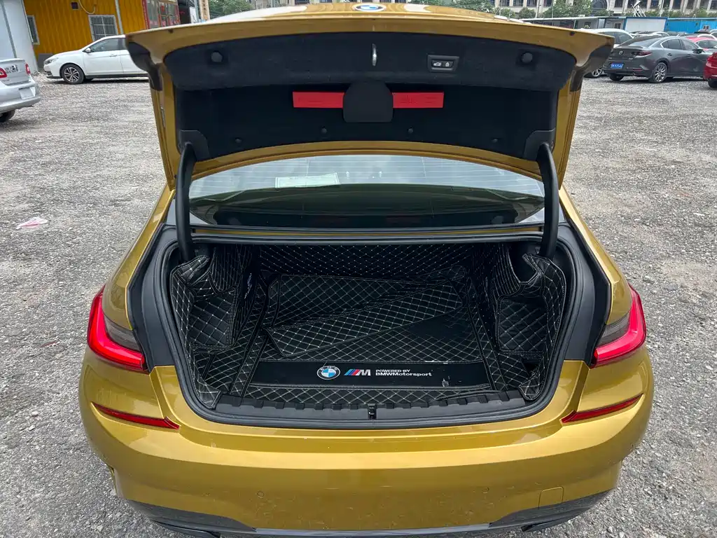 BMW 3 Series 2019 — фото 17