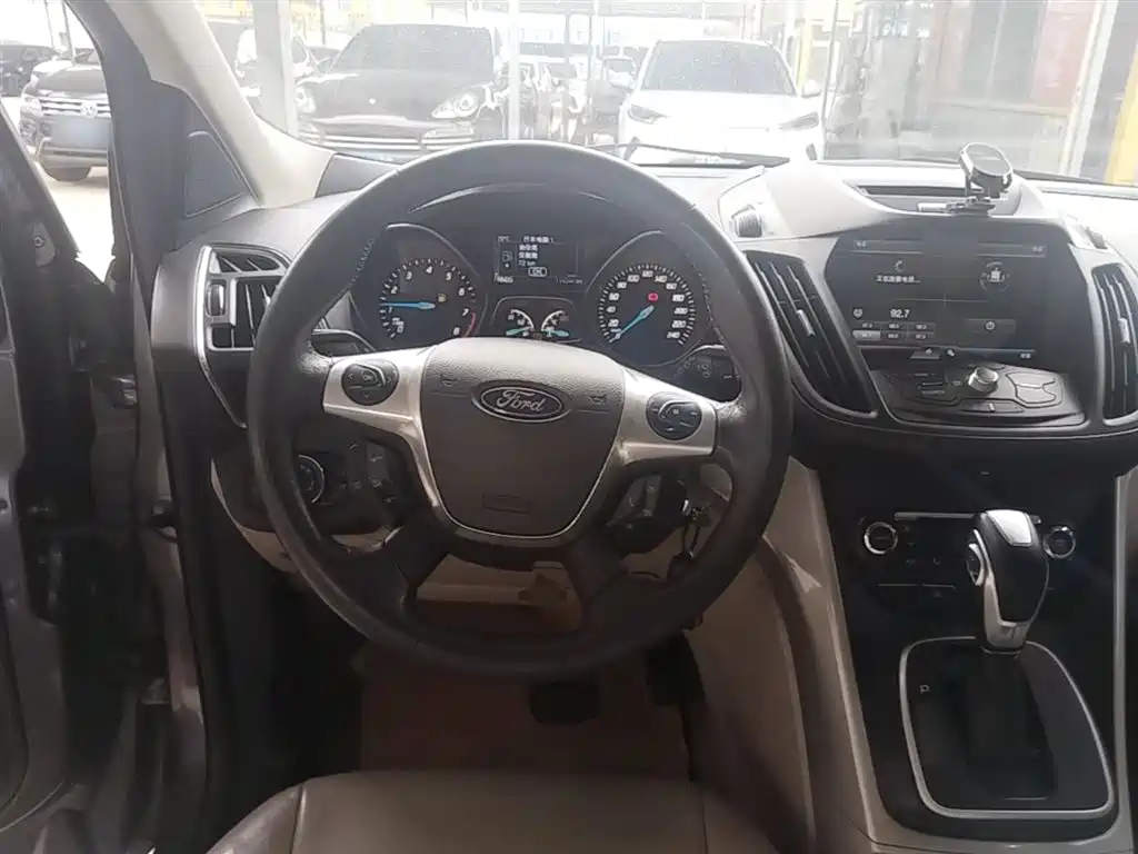 Ford Kuga 2014 — фото 10