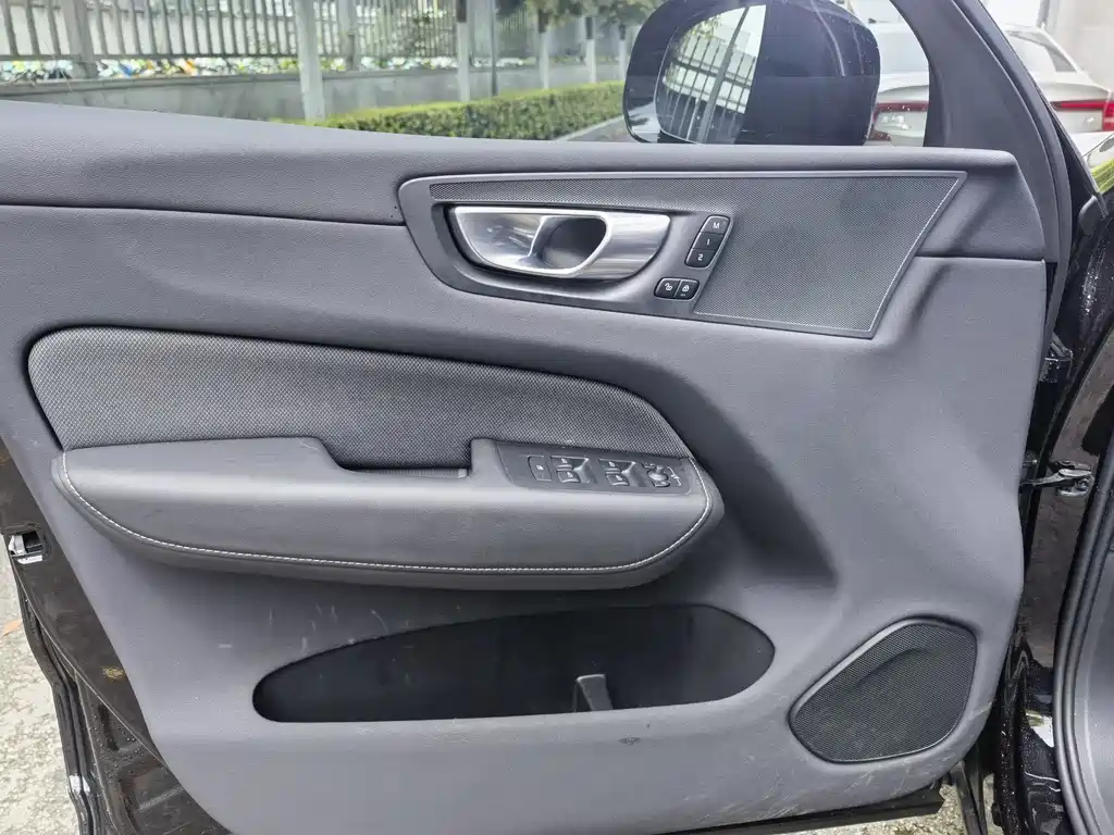 Volvo XC60 PHEV 2024 — фото 10