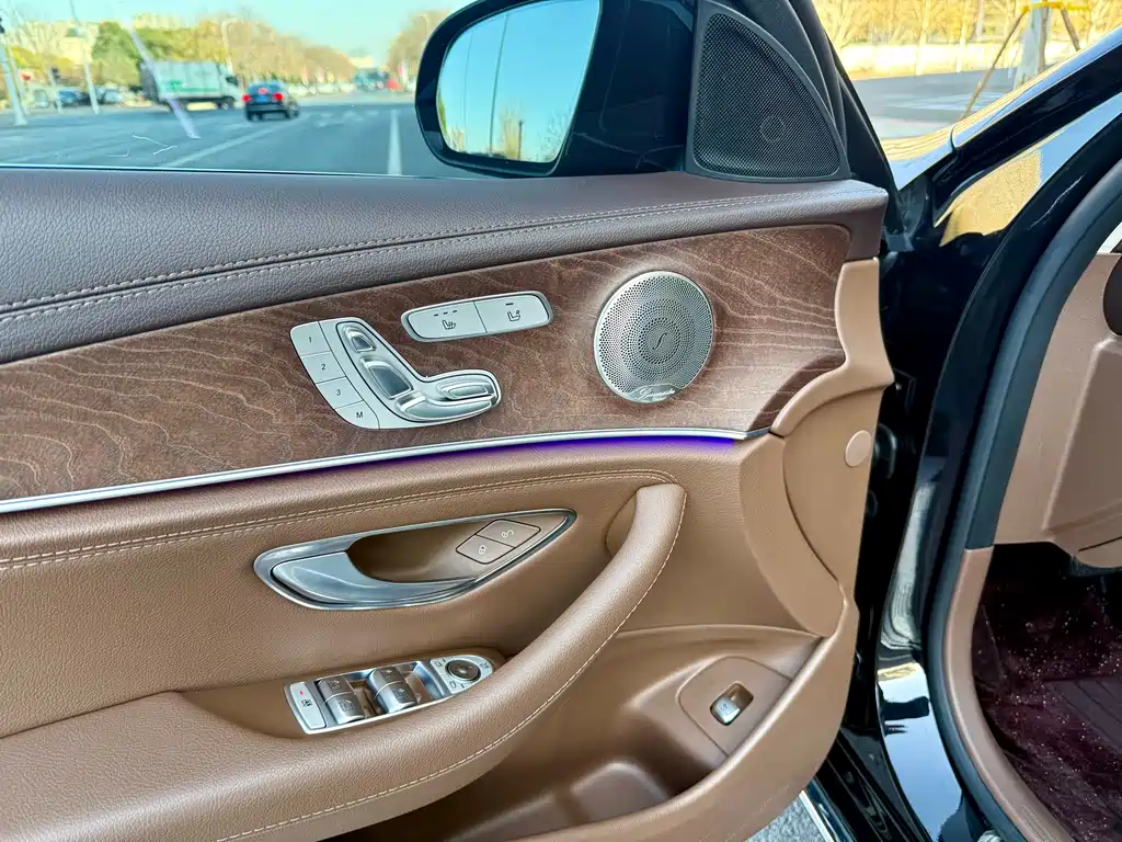 Mercedes-Benz E-Class 2023 — фото 10