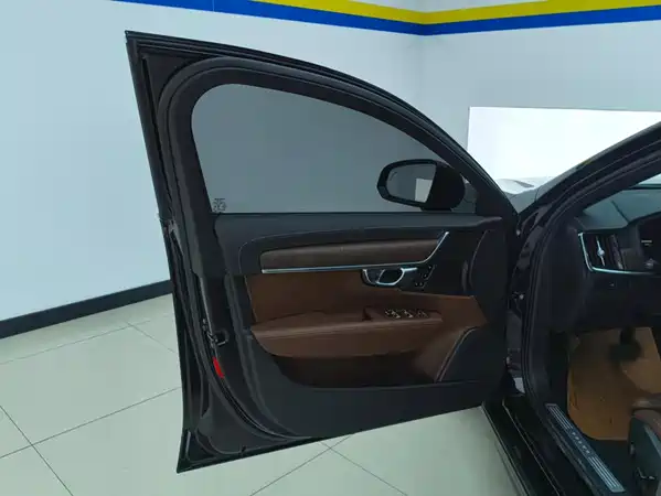 Volvo S90 2024