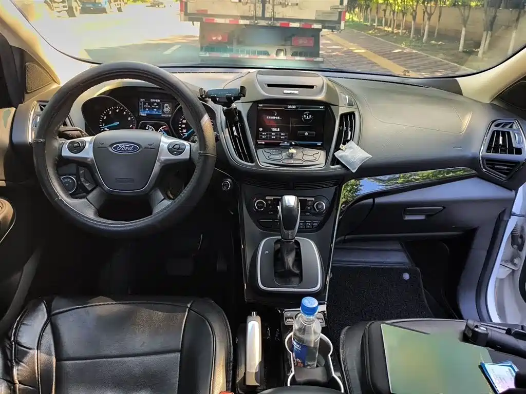Ford Kuga 2015 — фото 13