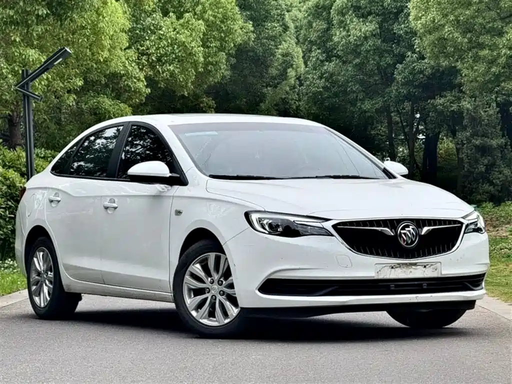 Buick Excelle 2022 — фото 1