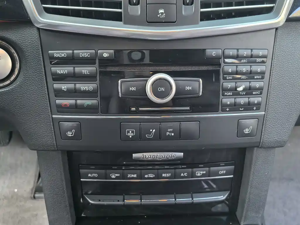 Mercedes-Benz E-Class 2010 — фото 16