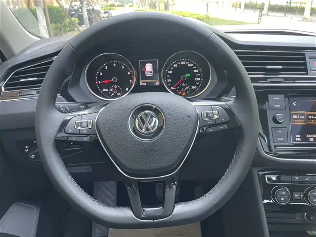 Volkswagen Tiguan L 2019 — фото 16