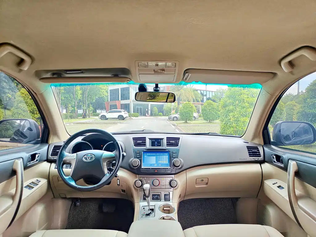Toyota Highlander 2010 — фото 20