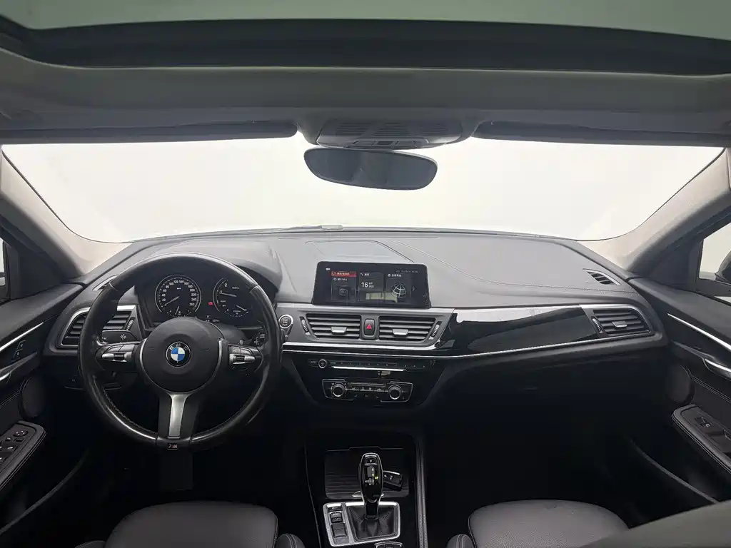 BMW 1 Series 2020 — фото 15