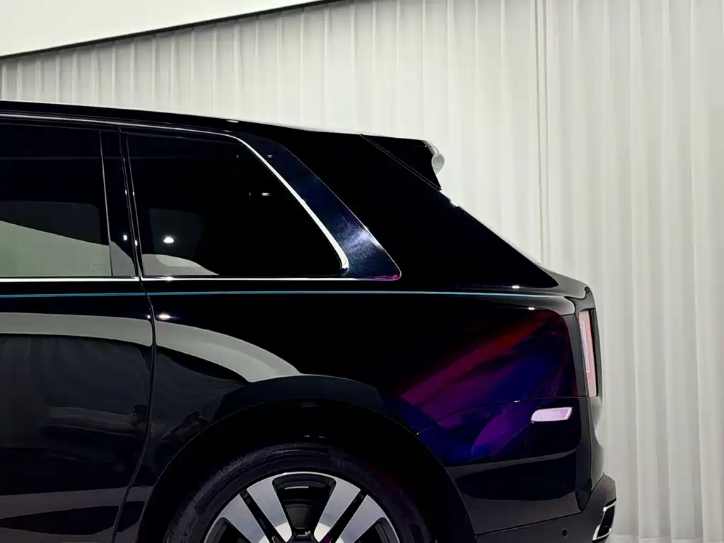 Rolls-Royce Cullinan 2023 — фото 10