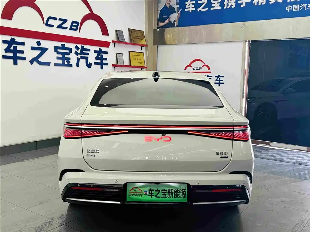 BYD Seal 07 DM-i 2025 — фото 6