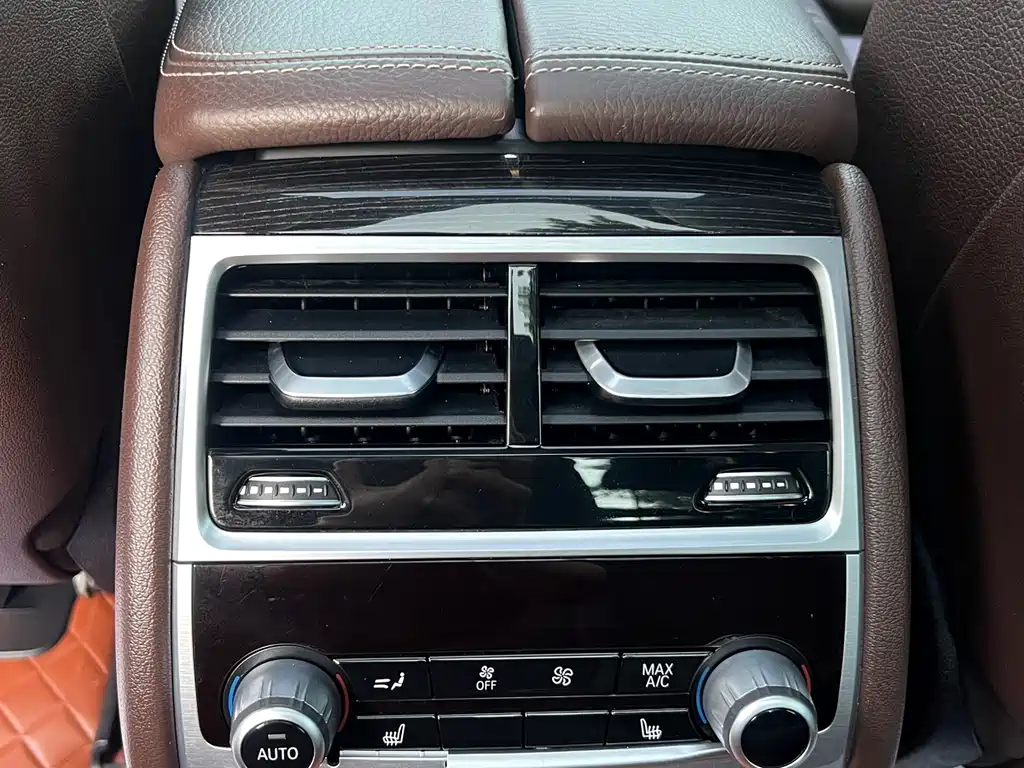BMW 7 Series 2018 — фото 2
