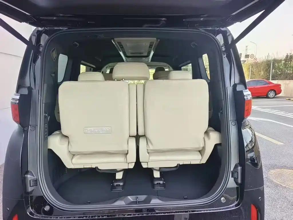 Toyota Alphard — фото 15