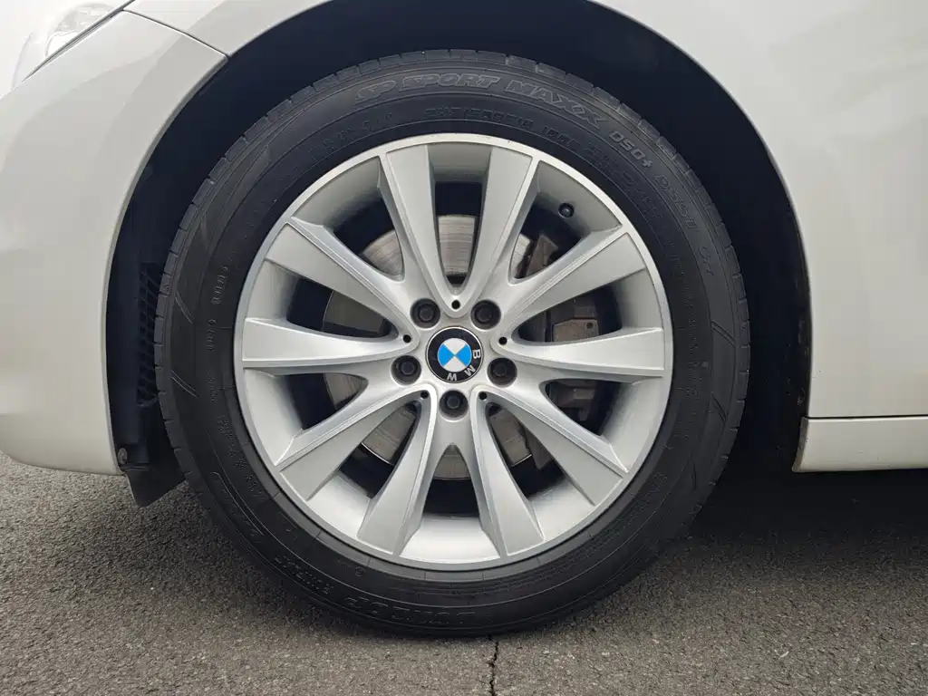 BMW 5 Series GT 2017 — фото 21