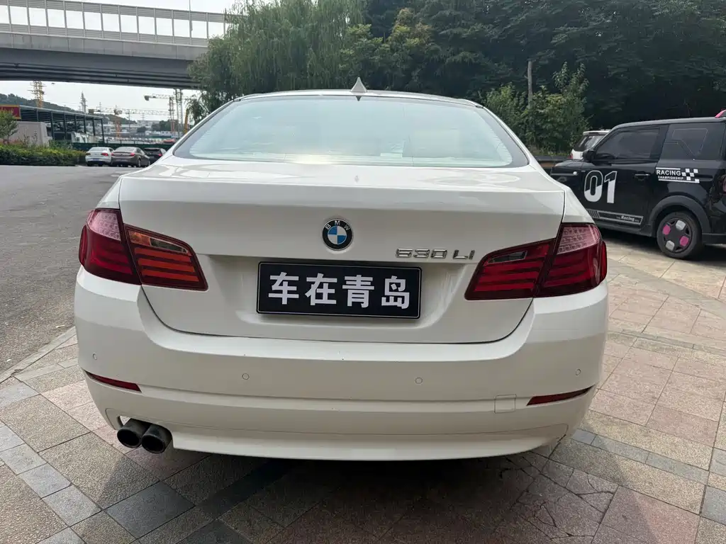 BMW 5 Series 2011 — фото 14
