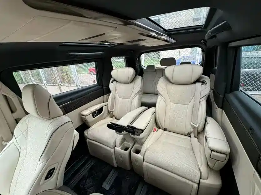 Toyota Alphard — фото 12