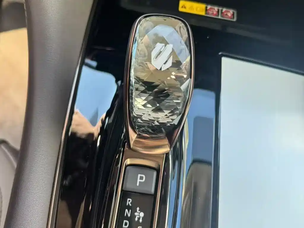 Toyota Alphard — фото 17