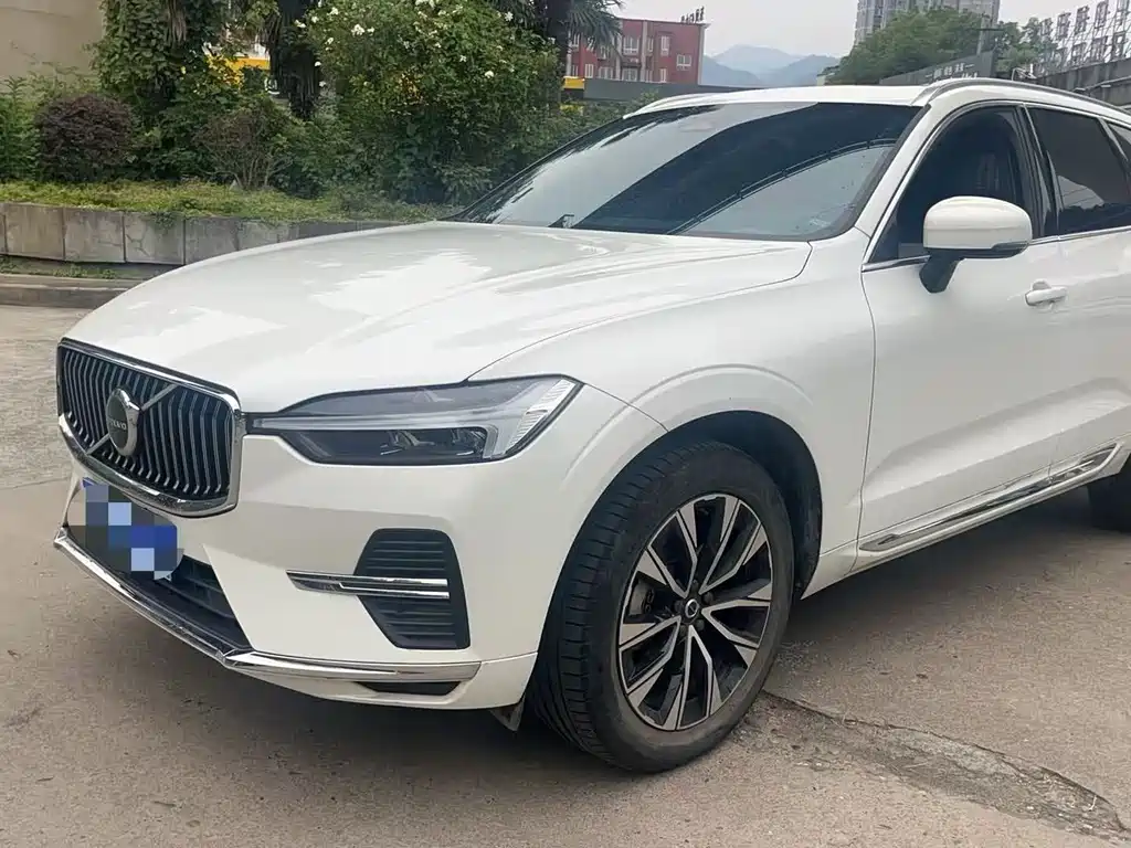 Volvo XC60 2023 — фото 1
